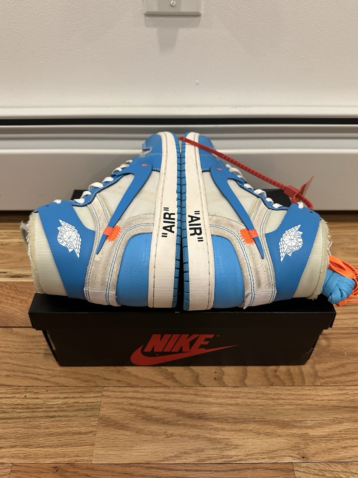 Air Jordan 1 Retro OG x Off-White High UNC. Pre Owned Size 8.5 / AQ0818-148. thumbnail 4