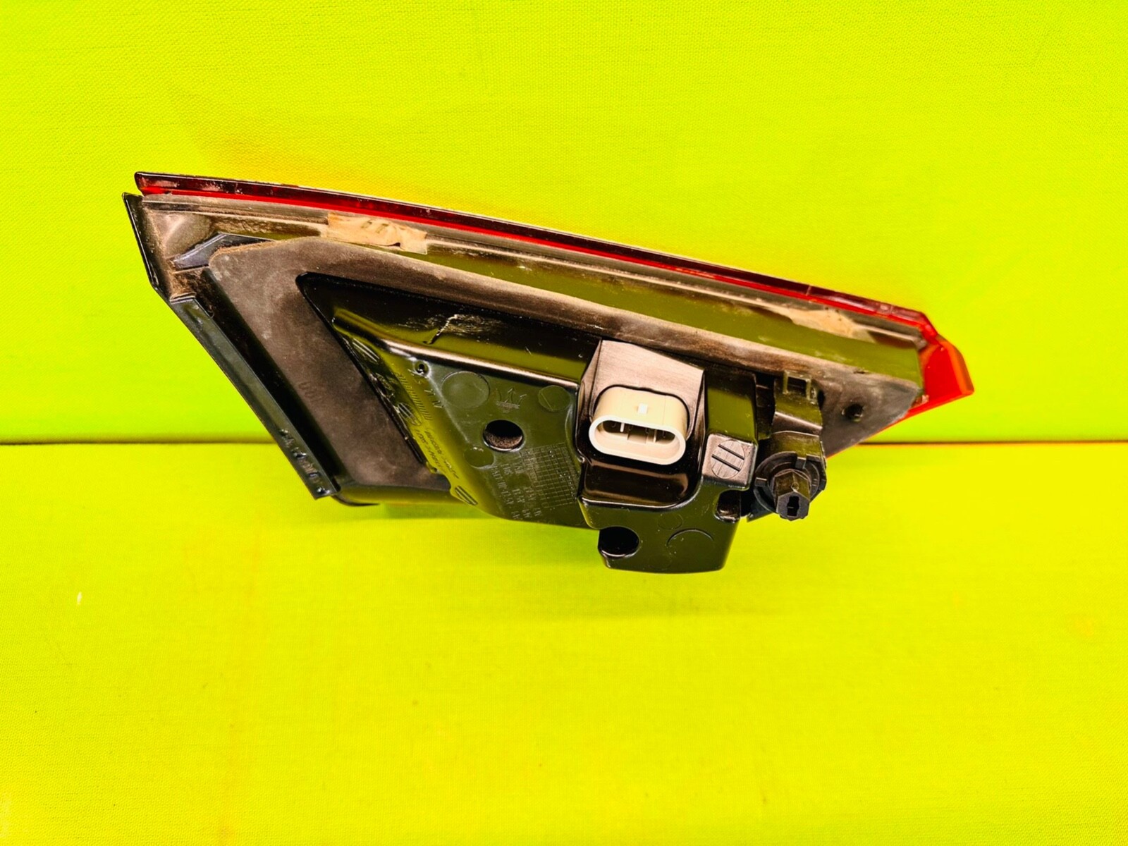 2013 - 2016 MASERATI QUATTROPORTE REAR RIGHT INNER TAILLIGHT OEM 670009228