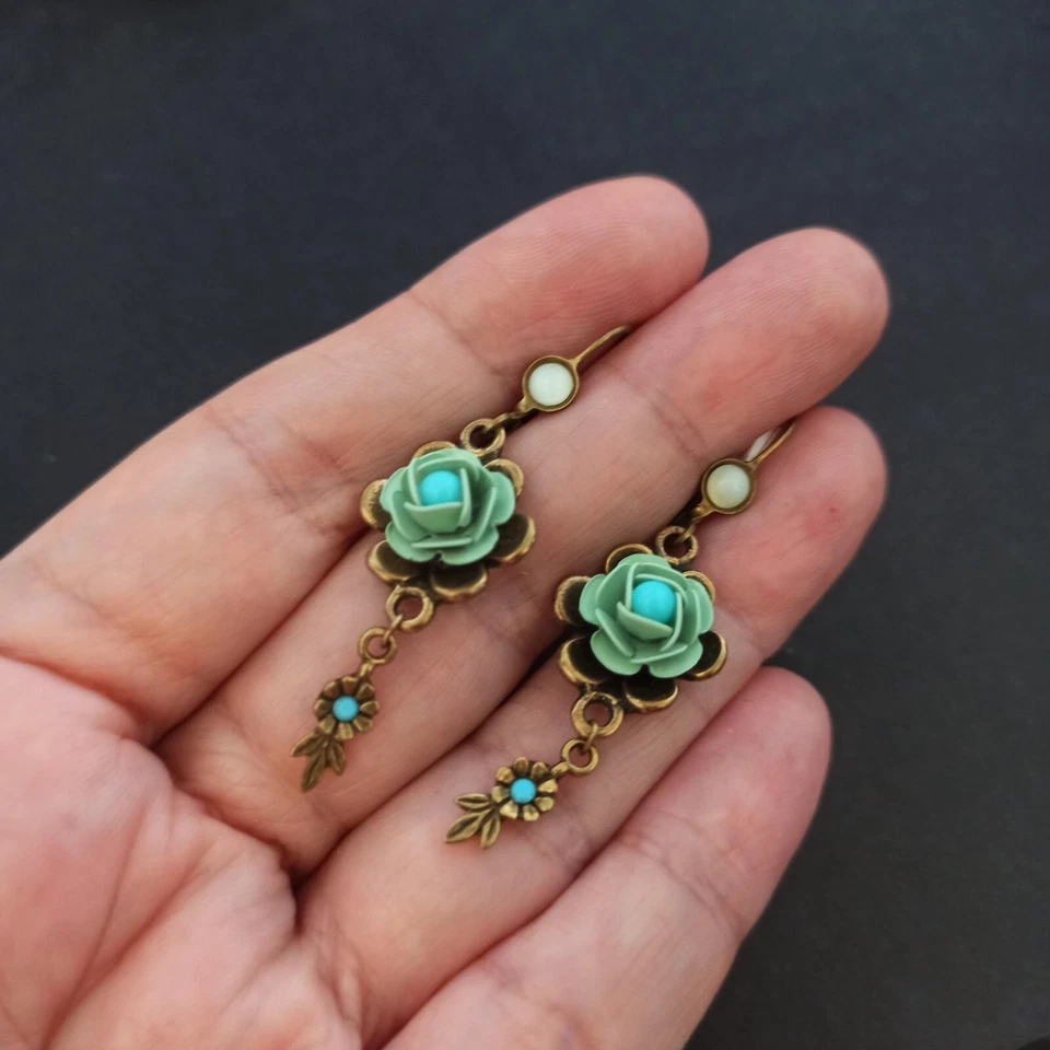 Brincos Michal Negrin verde pastel azul rosas 3D 2 em gota longa boho romântico - Imagem 2 de 4