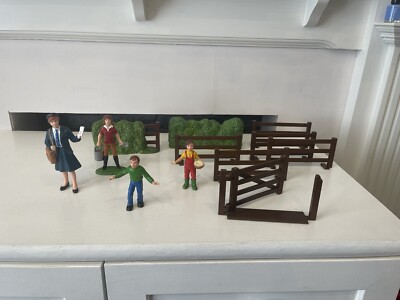 Vintage AAA Frühförderzentrum Figuren Zäune und Busch Konvolut 