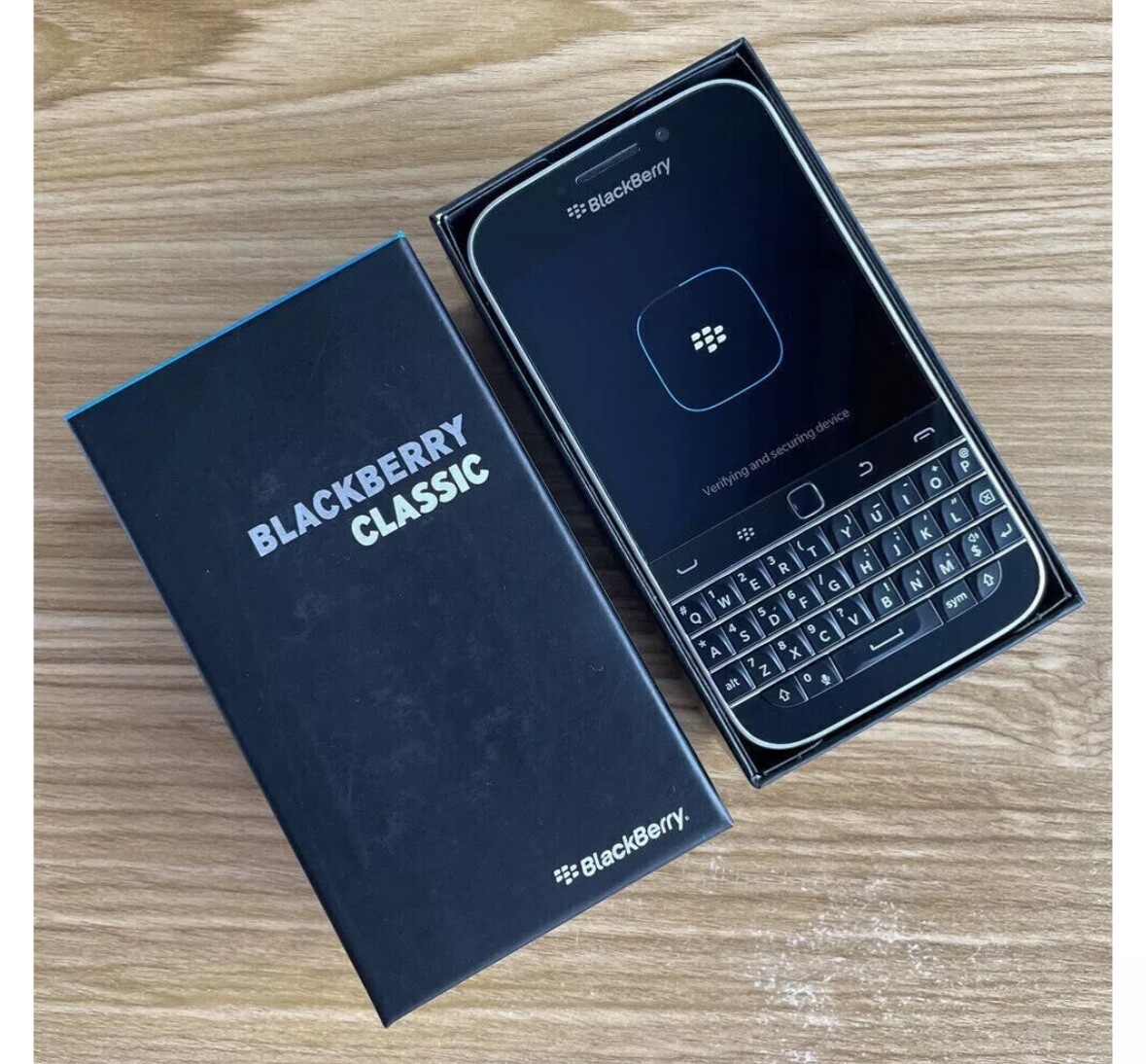 スマートフォン本体 BlackBerry Classic 16GB Blackberry Z10 Original 4G Mobile Phone 16GB ROM 2GB RAM 8MP