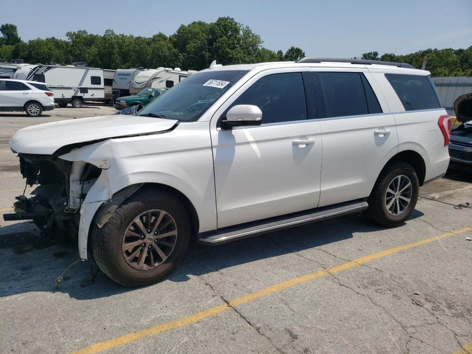 Used Rear Bumper Assembly Rear fits: 2018 Ford Expedition 122.5`` WB w/park assi Foto 4 de 4