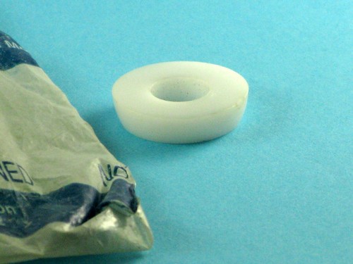 1967-1990 Buick Olds Pontiac Chevrolet NOS equalizer bushing 1377083 - Picture 3 of 3