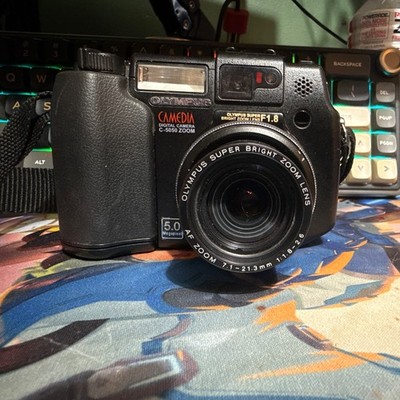 Olympus CAMEDIA C-5050 Zoom Compact 5MP 3x f/1.8 Black Digital Camera
