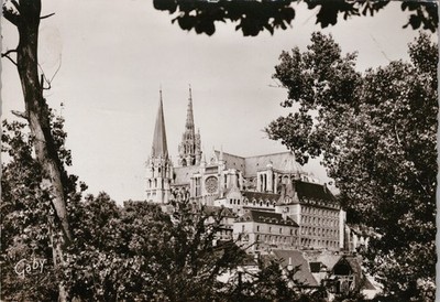 Vtg RPPC Postcard Gothic Cathedral Spires And Rose Chartres FR 1961