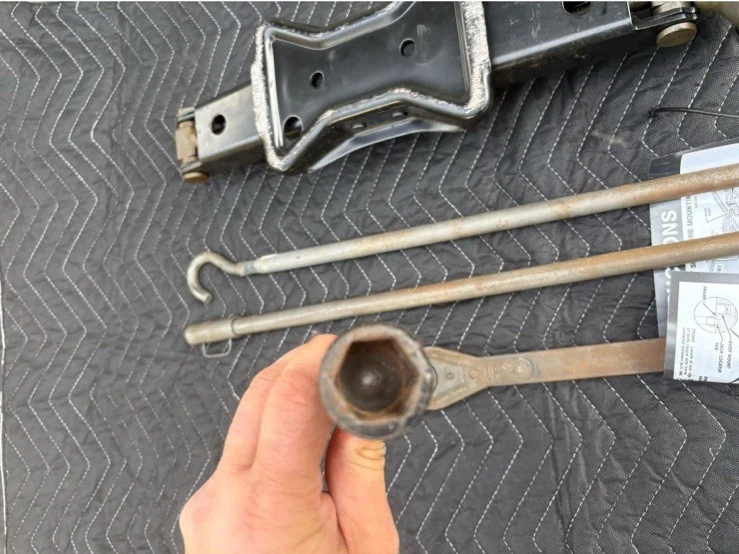 ✅ 88-98 OBS Chevrolet Silverado GMC Sierra Kit de gato de tijera C/K 2500 1500 OEM Foto 3 de 4