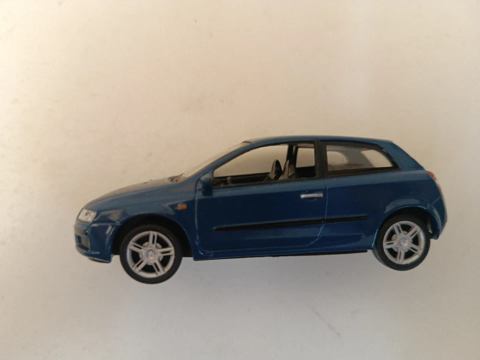 MACCHININA NOREV FIAT STILO BLU SCALA 1:43 COLORE BLU-V18 - Immagine 2 di 4