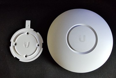 Ubiquiti - UniFi Nano HD PoE Access Point mit Halterung