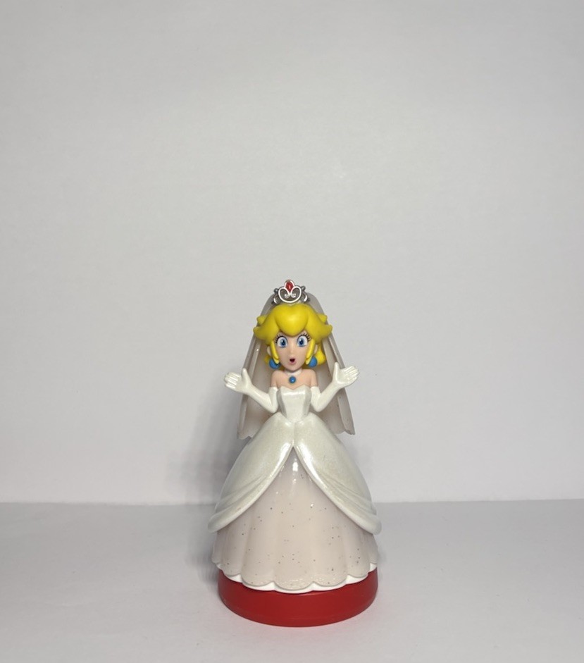 Nintendo Super Mario Odyssey Peach Wedding Outfit Amiibo Figurine
