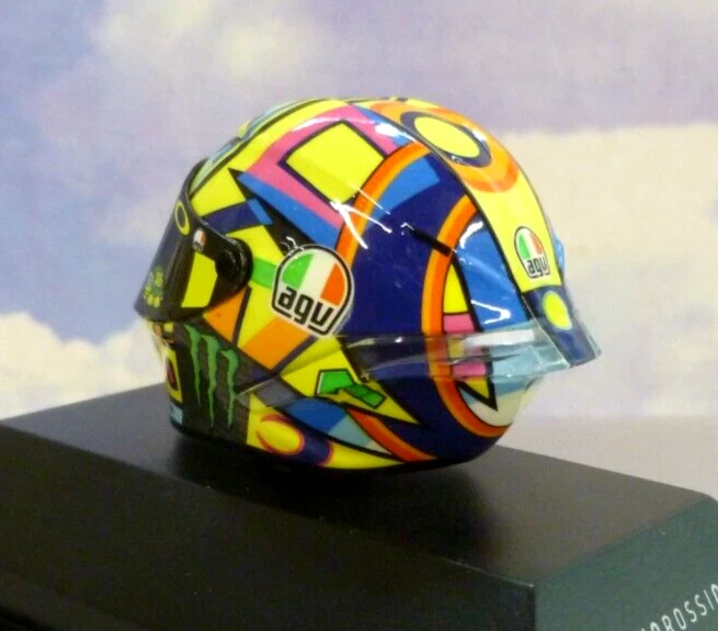 MINICHAMPS 1/8 AGV HELMET VALENTINO ROSSI #46 WINNER MOTOGP ASSEN 2017 399170846 - Image 4 of 4