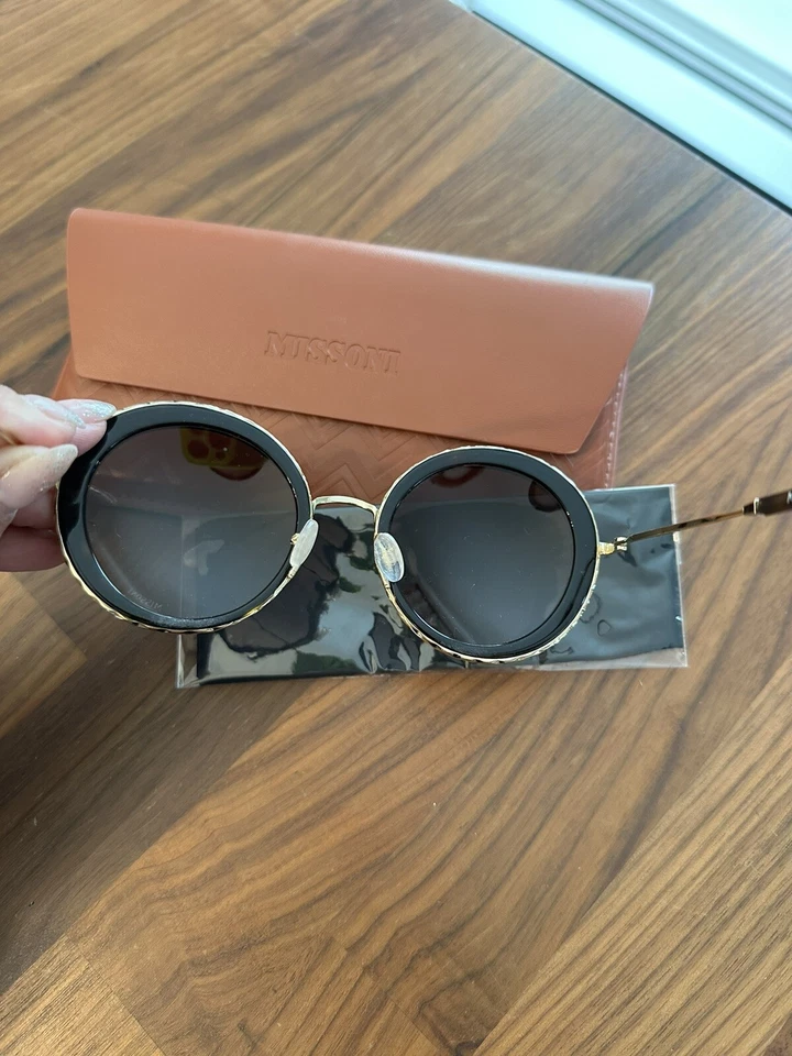 Missoni Round Sunglasses- case and unused wipe cloth  - Image 4 of 4