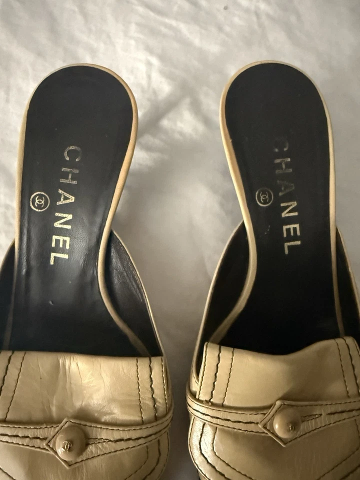 Mules vintage Chanel de cuero con lazo de gatito 35 Foto 2 de 4