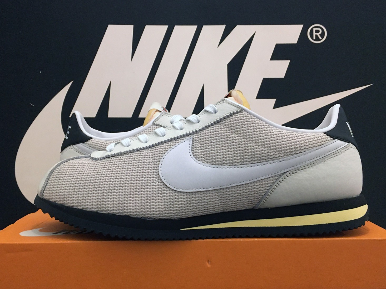 VTG 2024 NIKE CORTEZ UK10.5 EU45.5 ASTRO GRABBER OG NYLON BASIC GUMP 1 2 BW RARE image 3