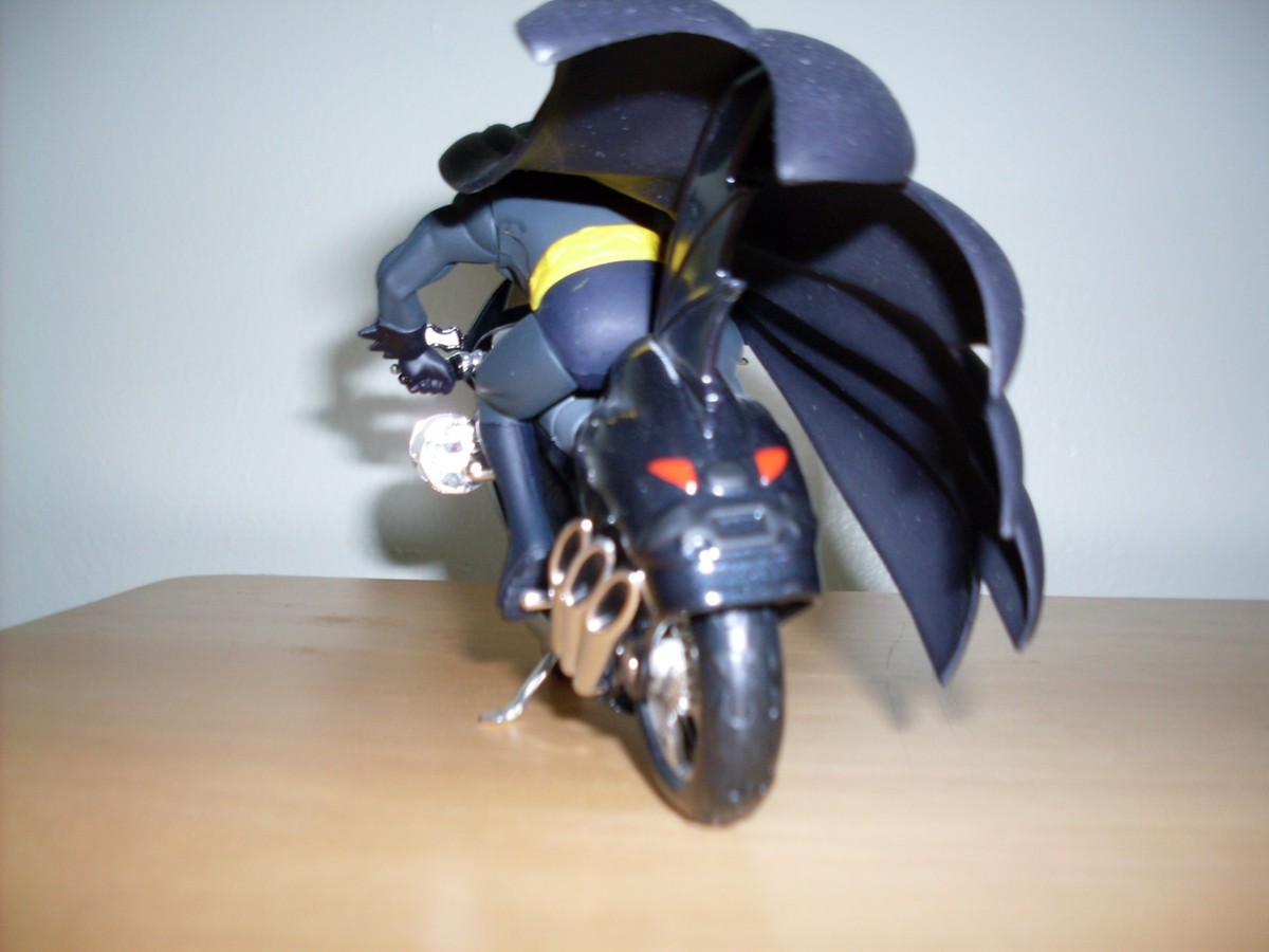 Batman & Batcycle Corgi 2000 DC Comics Diecast metal Bat