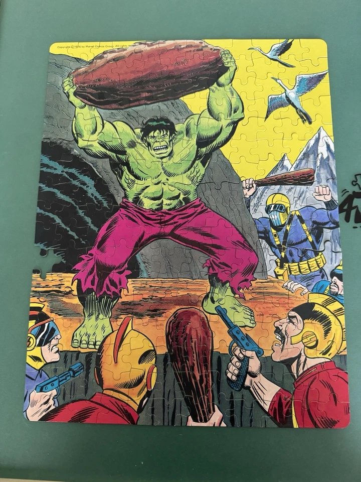 Whitman Marvel Puzzles 200 pieces: Hulk Spiderman Read - Image 2 of 4