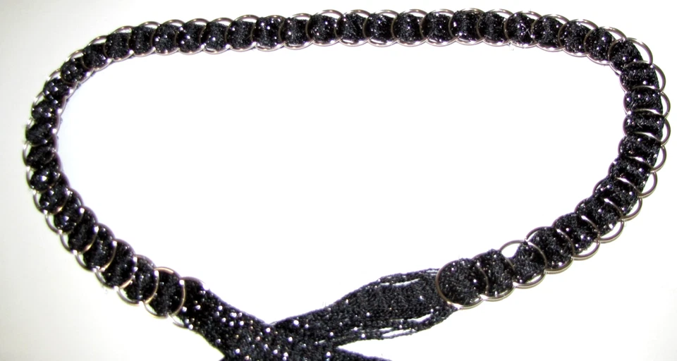 Cinturón de corbata vintage tono plata-metal anillos + negro/plateado suave flecos cuerda Wm. M Foto 4 de 4