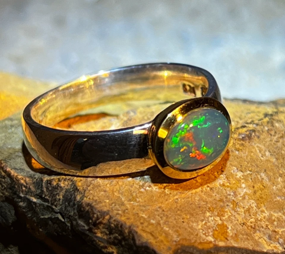 Schwarzopal Red Power Lightning Ridge Ring in Silber mit vergoldeter Fassung - Bild 1 von 4