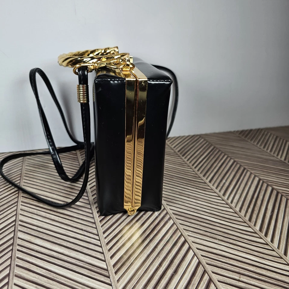 Cartera de caja negra de cuero sintético estilo años 60 con correa para el hombro extraíble Foto 4 de 4