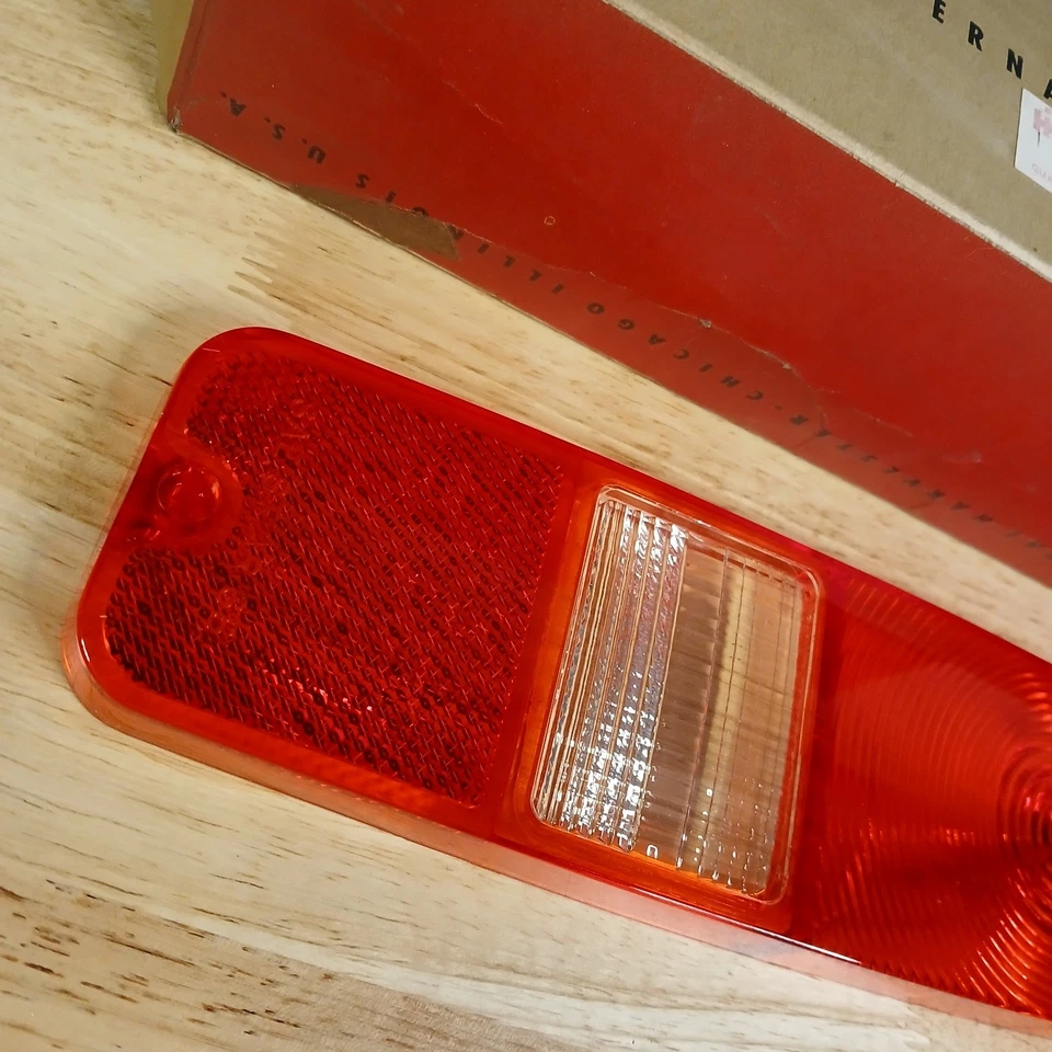 Lente de luz trasera International Harvester Scout 1961-1972 384110 C1 nueva de fábrica fabricante original rara Foto 4 de 4