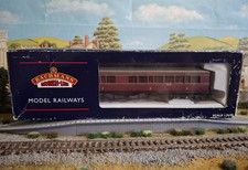 Bachmann 34-252B 57ft Corridor 1st/3rd composite coach LMS crimson`3619`