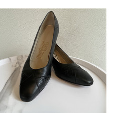 Vintage Salvatore Ferragamo Black Leather Pointed Toe Pumps size 8.5