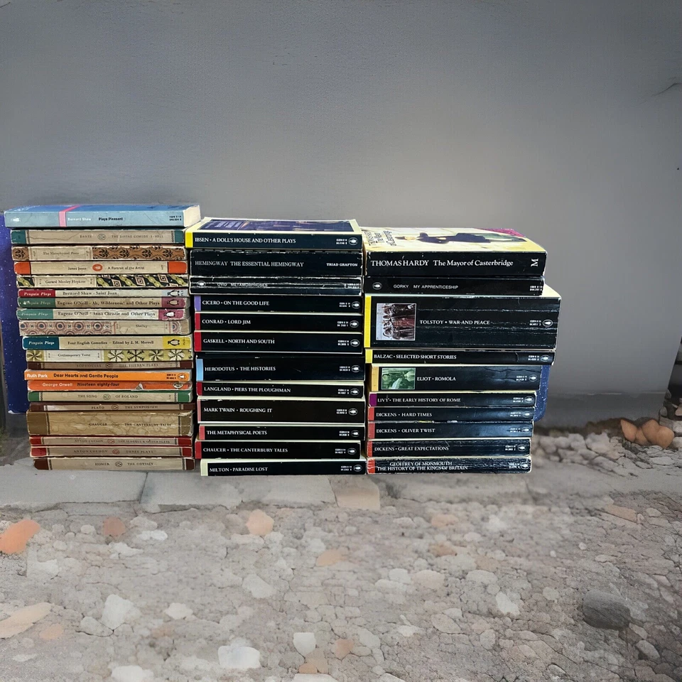 VTG 42 Mix Authors Penguin Classics Black Spines & Other Paperback Books Decor Foto 2 de 4