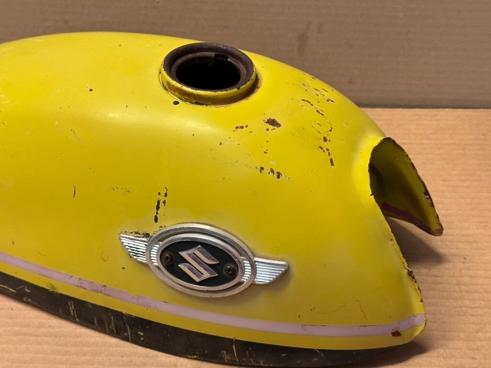 Suzuki TC120 1969-1971 tanque de gasolina ¡original limpio! ¡Amarillo con emblemas! Foto 3 de 4