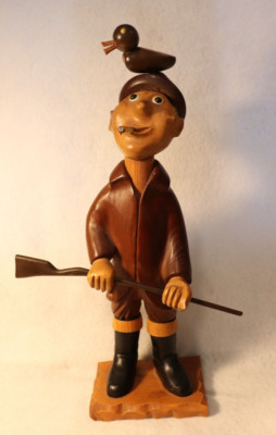 VINTAGE HD CARVED DUCK HUNTER MADE IN ITALY FIGURINE FEATURING RIFLE DUCK CIGAR