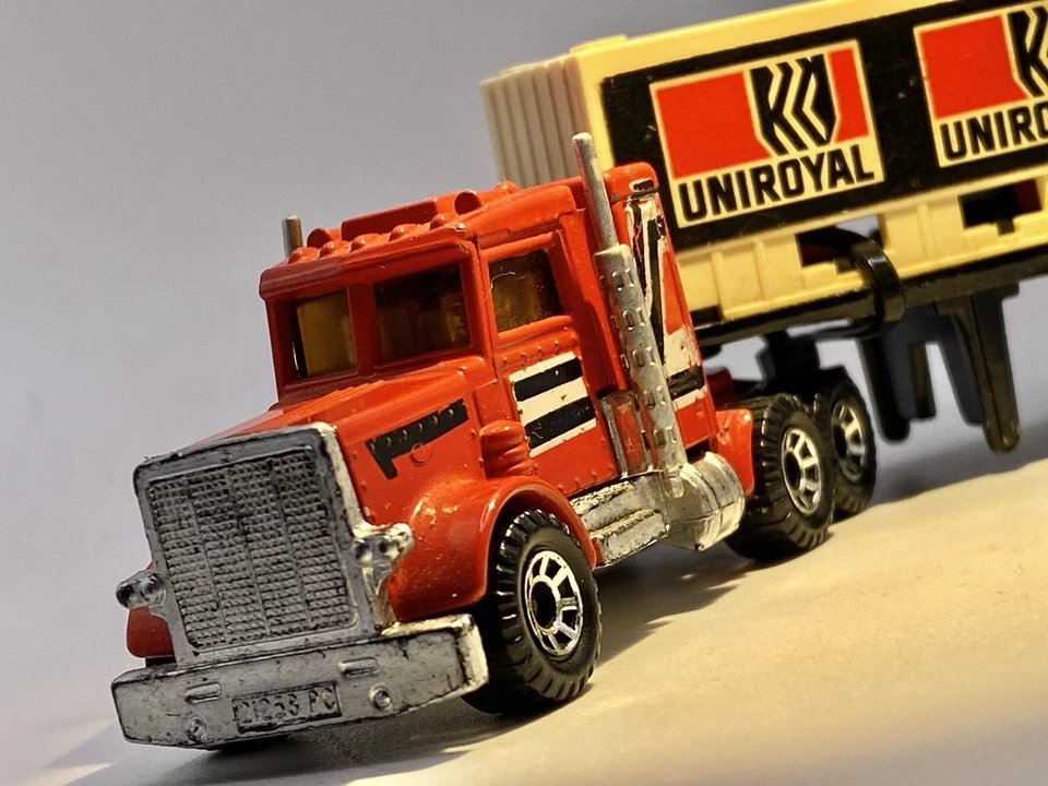 Matchbox🔥1981 Peterbilt Truck Convoy Series & Uniroyal Trailer 1:80 - Изображение 3 из 4