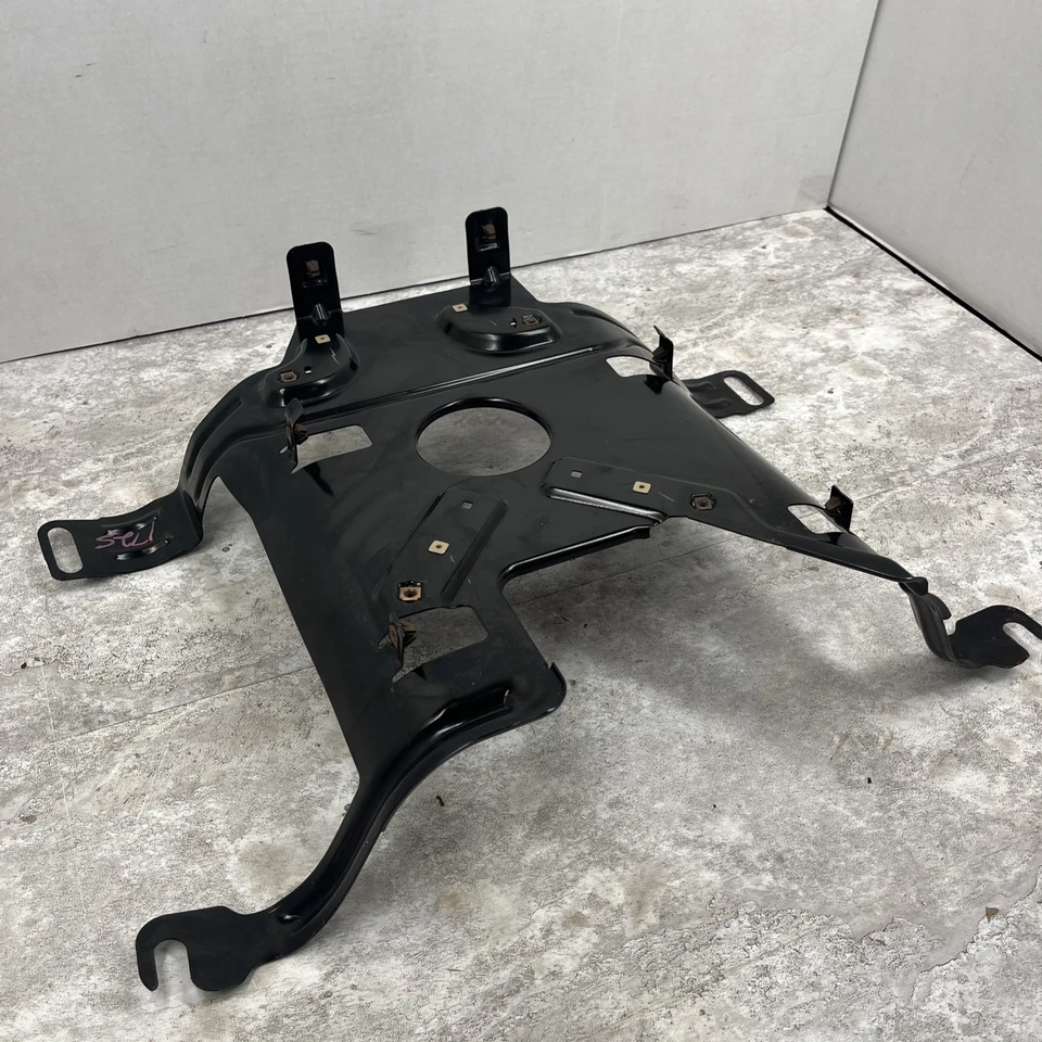 Soporte base consola central GMC Yukon Denali Chevy Tahoe 2003-2006 Foto 2 de 4