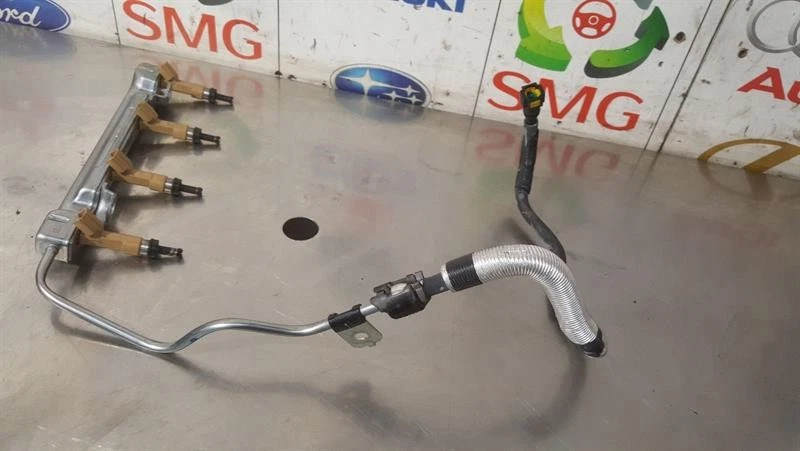 LEXUS CT 200H AD 2013 RHD 1.8 RIEL DE COMBUSTIBLE GASOLINA + JUEGO DE 4 INYECTORES Foto 2 de 4