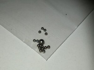 Kugeln (für Lager) aus Dual Plattenspieler Typ 1210 - Ersatzteil