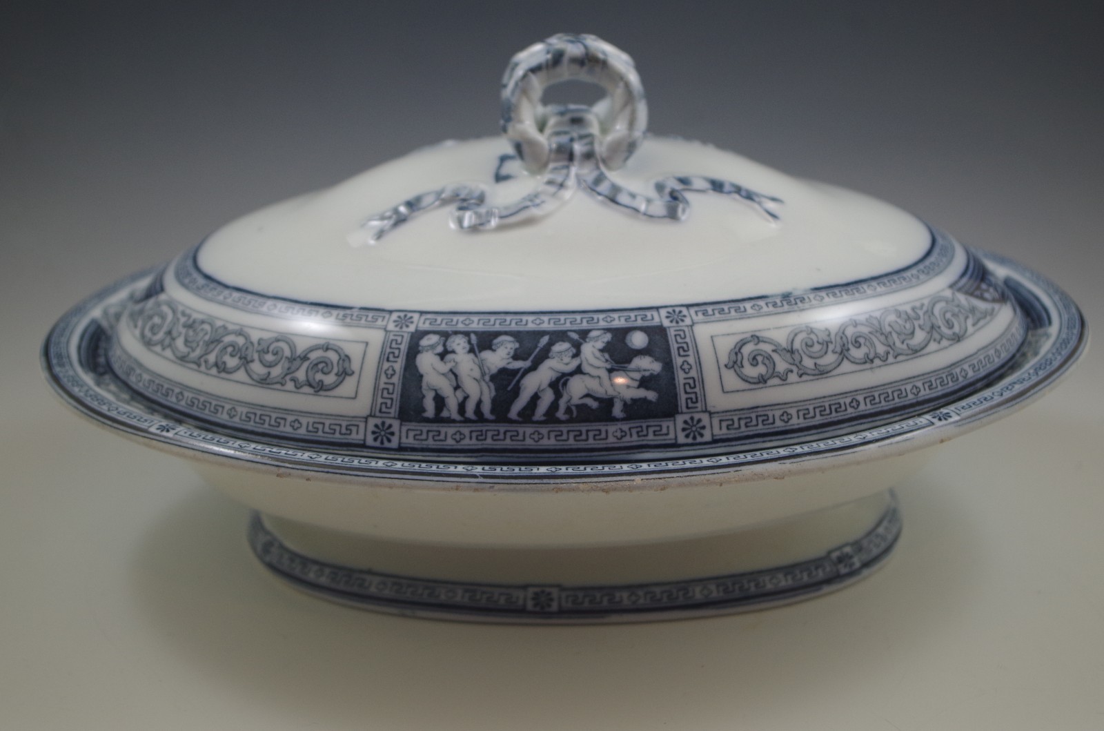 ANTIGUA PURÉ OVALADO NEOCLÁSICO WEDGWOOD 1875 DE THOMAS ALLEN, QUERUBINES, MASILLA