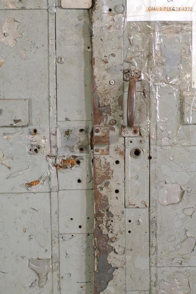 Puertas dobles comerciales contra incendios de madera revestida de acero gris vintage 95,5 x 72 Foto 2 de 4