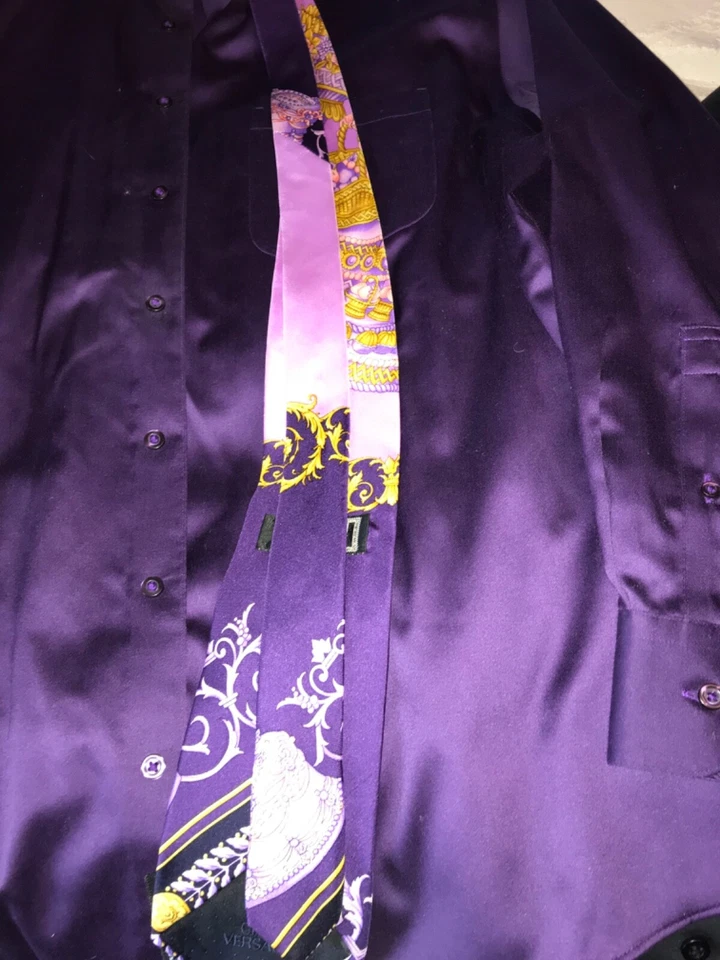 Corbata clásica atemporal elegante Versace vintage dorada/púrpura en excelente estado Foto 2 de 4