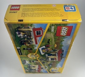 LEGO CREATOR: Modular Poolside Holiday (31067) New with Box damage