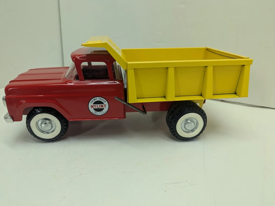 Camión de volteo Ford serie F 1960 rojo vintage Nylint #5100 *restaurado* Ny Lint 60 Foto 2 de 4