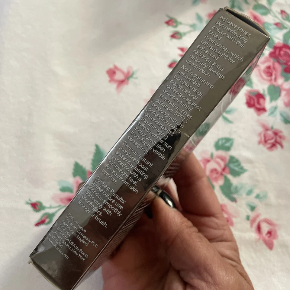 Botas Nº7 City Crema Hidratante Tintada Ligera FPS15 MEDIO/OSCURO Sellado Interior EXP LEER Foto 4 de 4