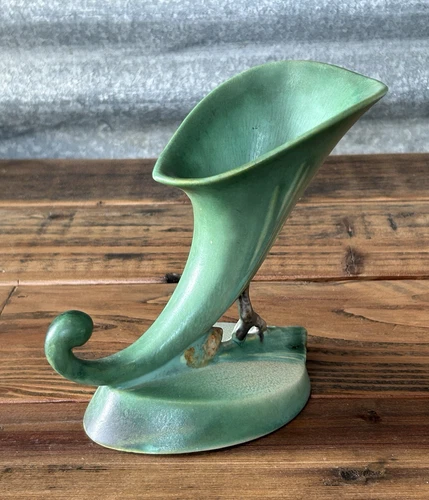 Roseville Vintage Pine Cone Vintage Pottery Cornucopia Vase Shape 126-6 Green 6"