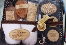 Tuscan Hills Vanilla Almond Bath Gift Set NEW