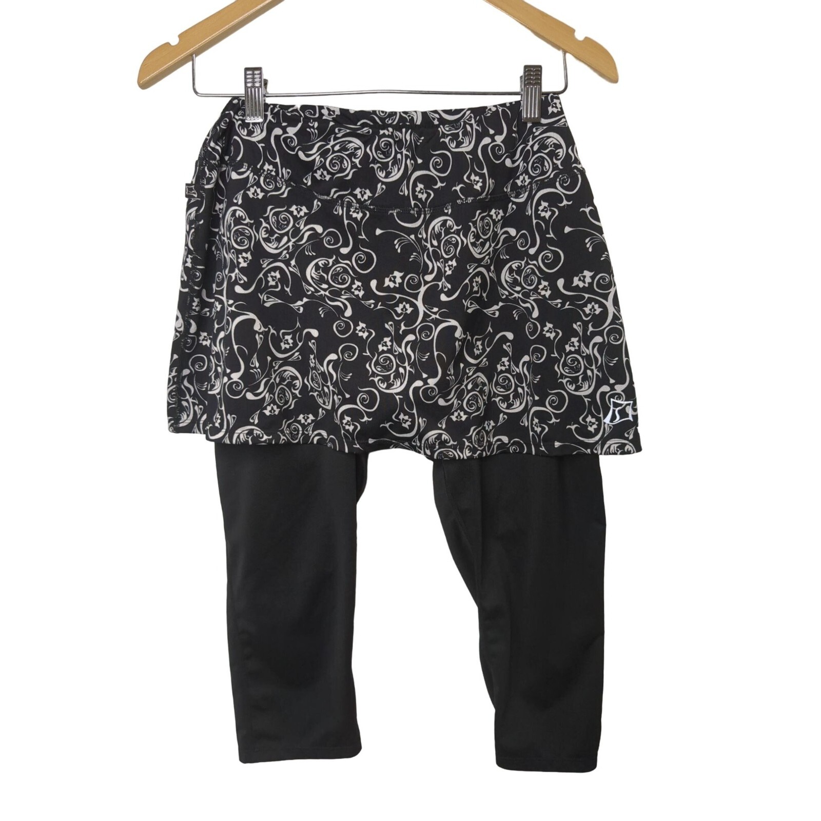 Skirt Sports Womens Lotta Breeze Capri Skirt with Built-in Leggings in Black for Athleisure-image
