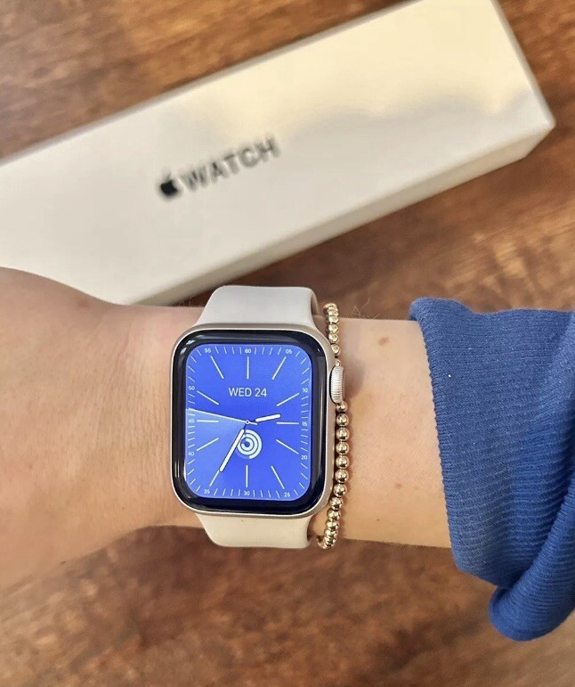 Apple Watch SE 40mm Starlight Aluminum GPS with Sport Band S/M 2022 Model-image