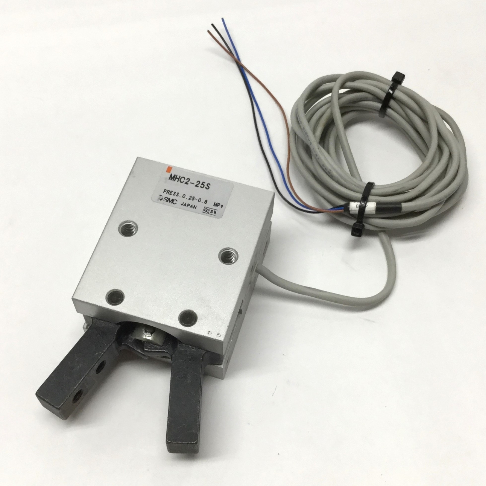 SMC MHC2-25S Angular 2-Jaw Pneumatic Air Gripper Spring-Return w/ Auto Switch