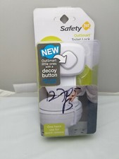  NEW Safety 1st Outsmart Toilet Lock with Decoy Button  One Hand Quick Release