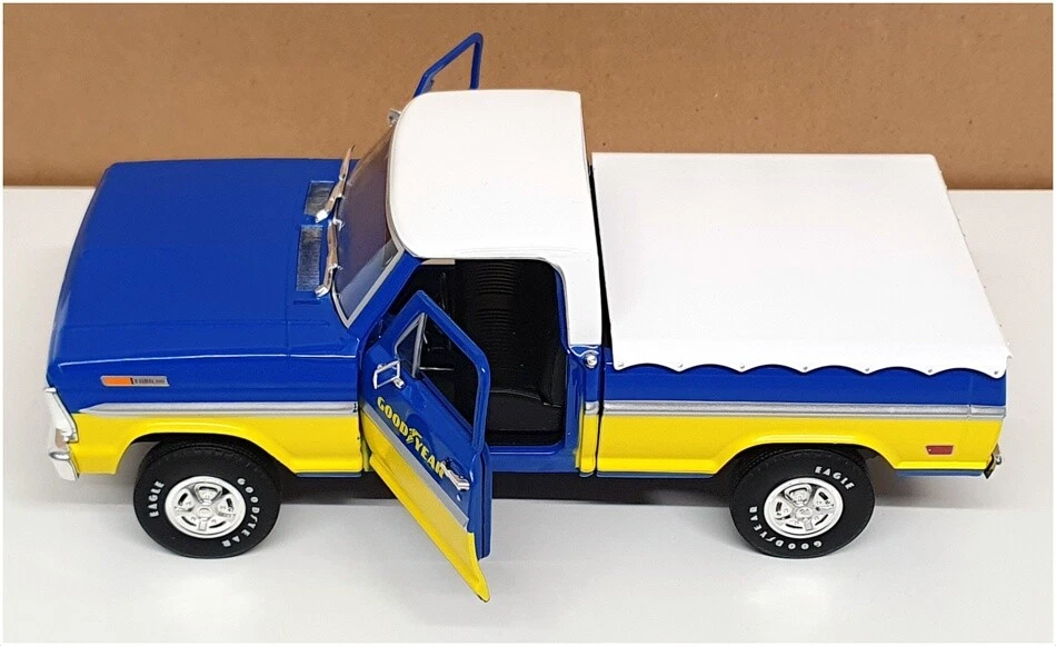 Greenlight 1/24 Scale 85073 - 1969 Ford F-100 Good Year - Blue/White/Yellow - Image 4 of 4