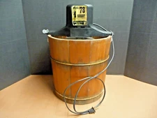 Vintage Richmond Cedar Works 4 Quart Electric Ice Cream Freezer Maker w/Box