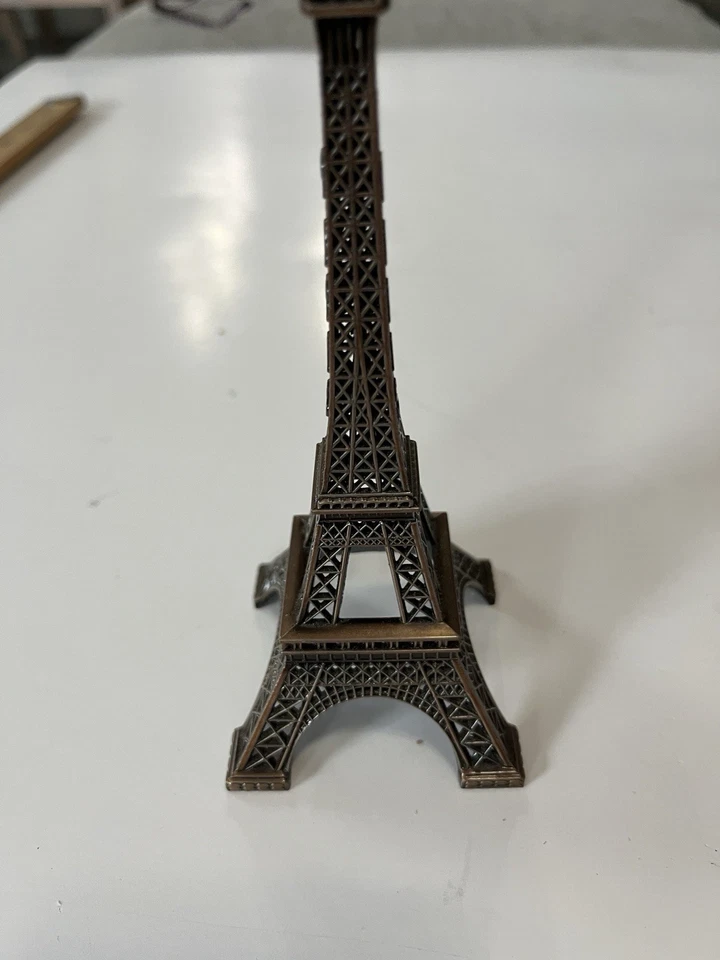 Mini estátua decorativa de bronze intrincada Torre Eiffel 6""X 2,5"" - Imagem 2 de 4