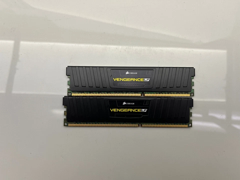 Corsair Vengeance LP 16GB (2x8GB) DDR3 Kit 1600 10-10-10-27 CML16GX3M2A1600C10 - Image 2 of 2