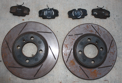 BMW E30 Powerslot Front Slotted Rotors & Brake Pads Set 1986-92 BMW 318i 325i