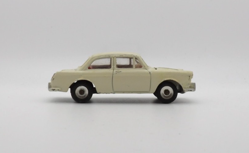 Volkswagen 1500 Berlina n° 144 Dinky Toys 1/43 avec boîte